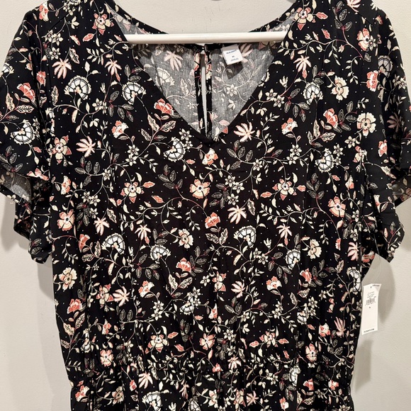Old Navy Black Floral V-Neck Romper with Pockets NWT - Picture 4 of 16